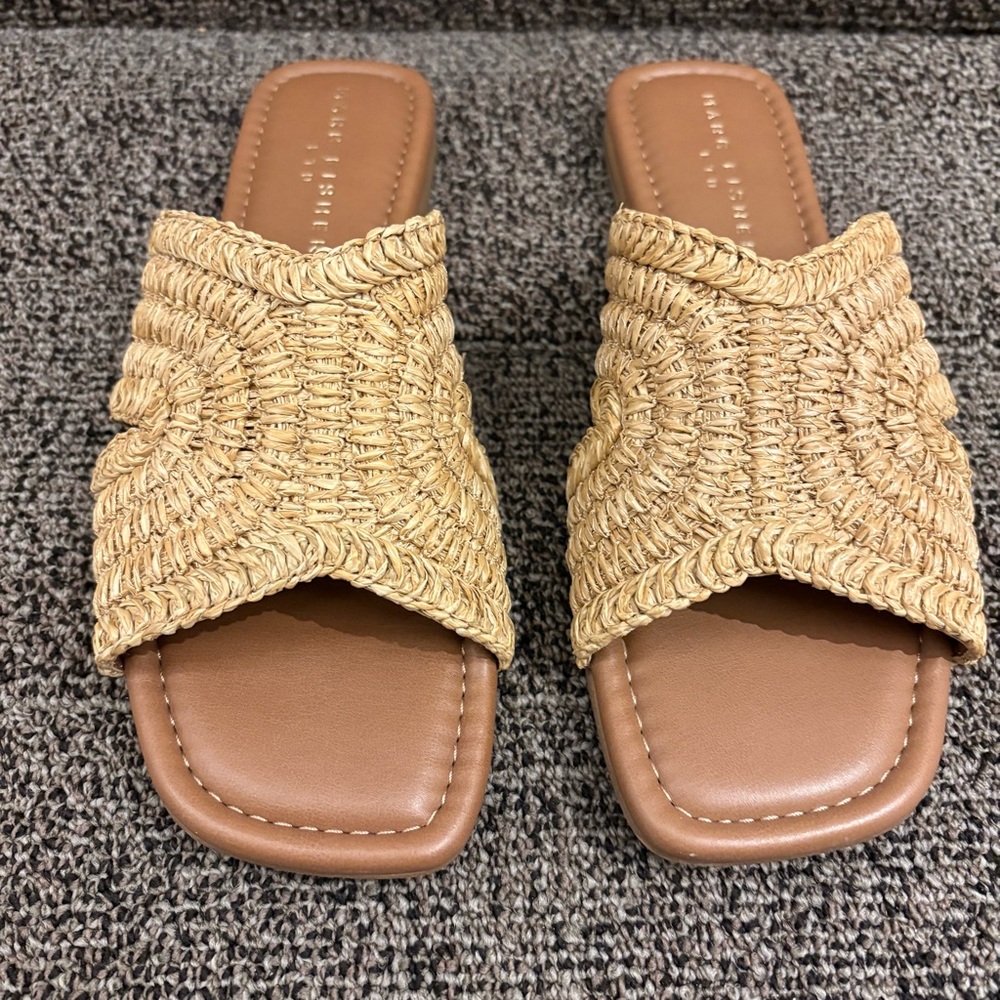 Marc Fisher LTD Narda Raffia Slide Sandals! Natural. Size 9.5 .